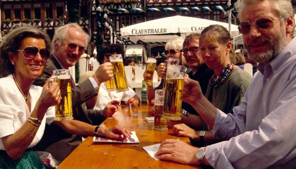 Survey finds middle aged drinkers most likely to be at risk