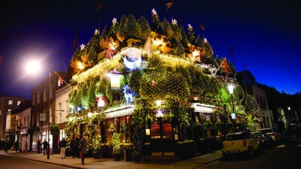 The Churchill Arms wows crowds with its Christmas lights display