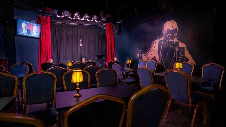 The Smoke & Mirrors theatre pub offers comedy and magic shows