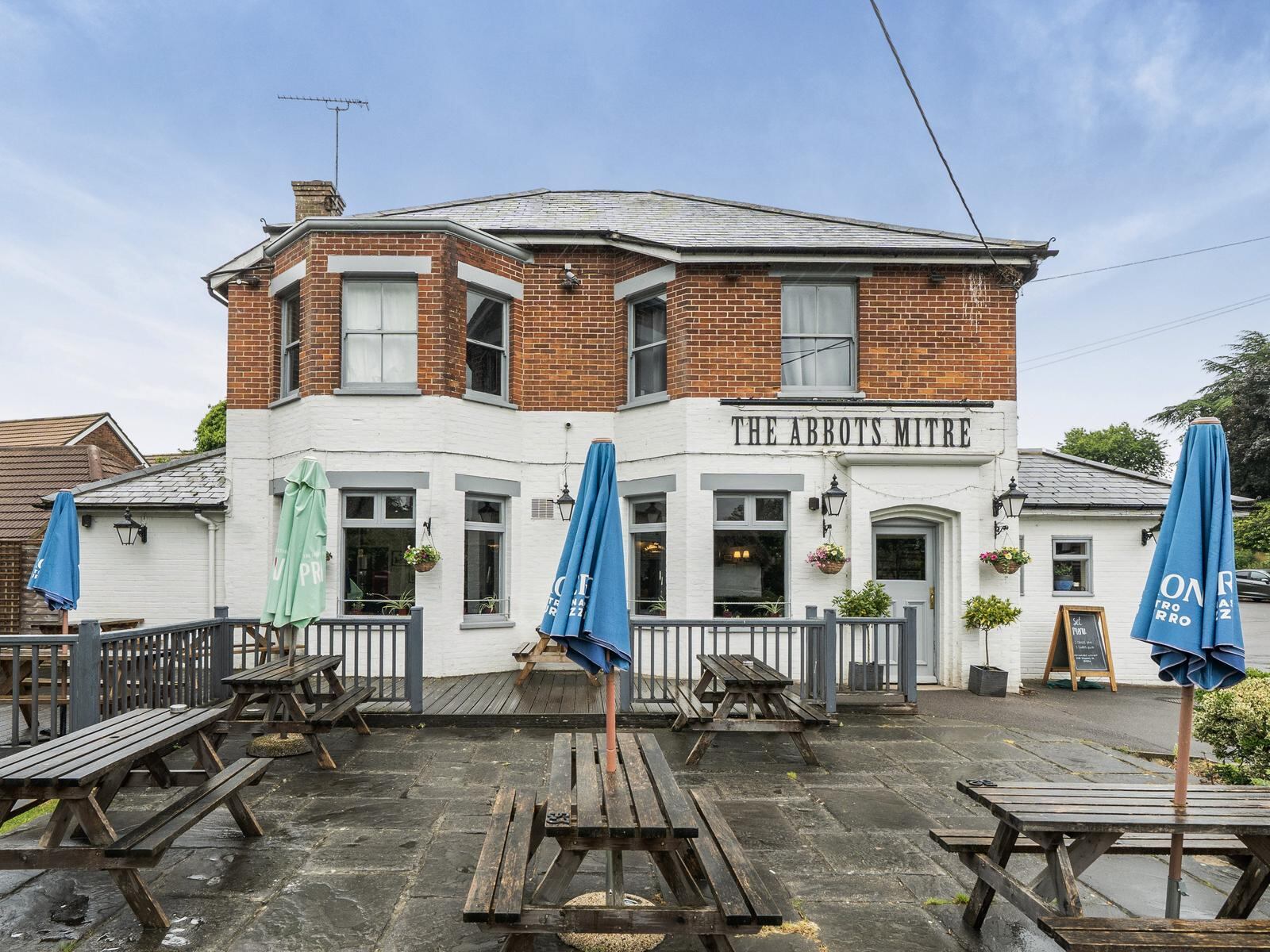 Hampshire village pub hits market for £900k