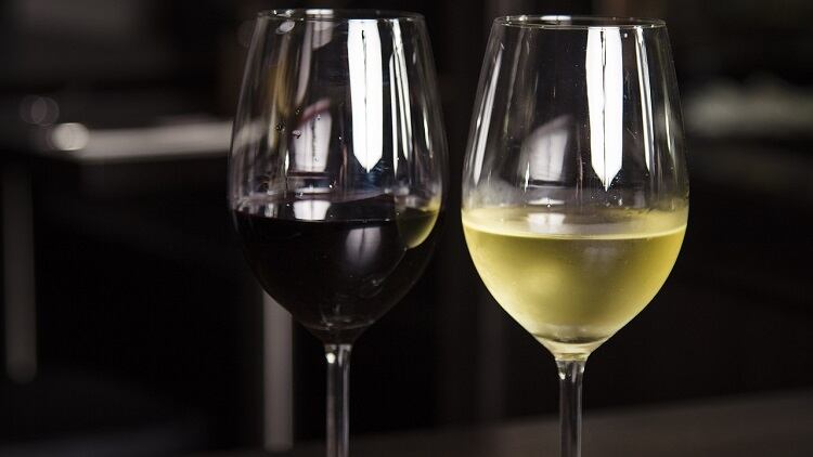Crisp white wines are UK drinkers' favourite, survey reveals