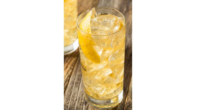 Johnnie-Walker-and-ginger.jpg