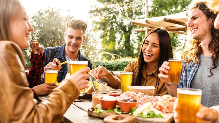 Cider-sales-and-warm-weather-boosts-trade-in-pubs-in-May-2023.jpg