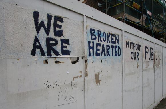 Board.outside.Carlton.Tavern.jpg