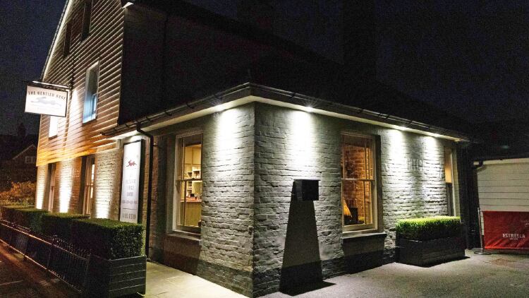 Estrella-Damm-Top-50-Gastropubs-the-Kentish-Hare.jpg