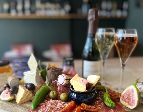 Bubbles and cheese concept launched for pubs