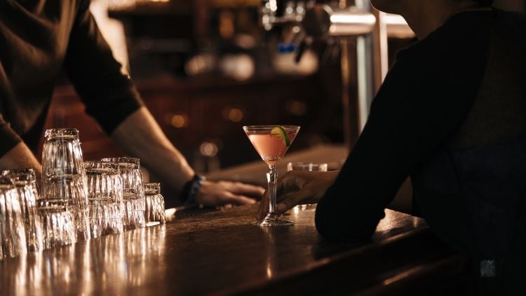 Bars and restaurants sales outperforming pubs
