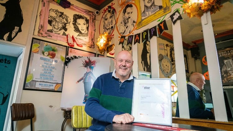 The-Fox-King-with-certificate.jpg