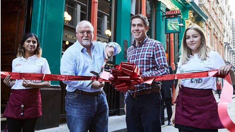 England-cricket-legend-reopens-London-pub.jpg