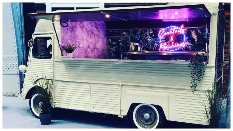 Cocktail operator is van-tastic