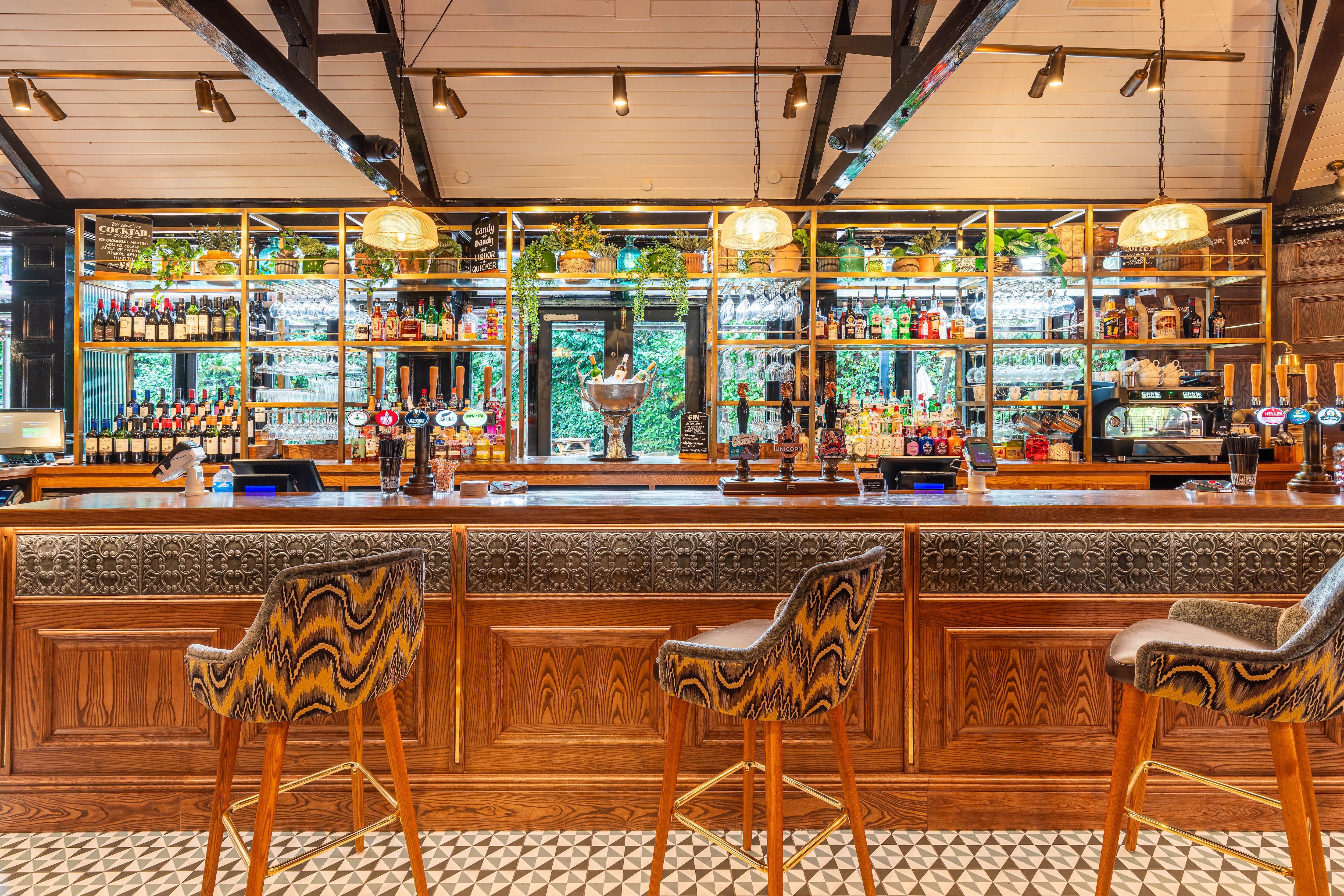 Almond Family Pubs - Fletchers Arms - bar