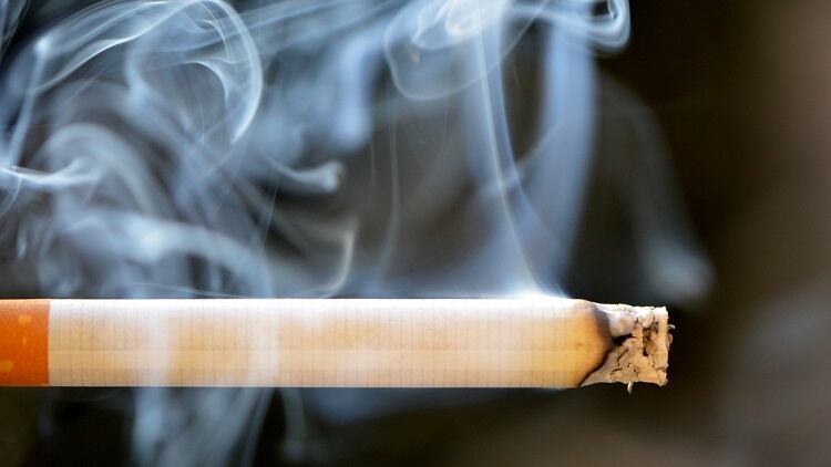 Government asks pubs to ensure non-smokers catered for 