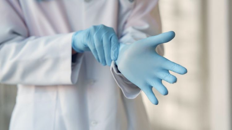 What PPE do pub operators need to provide for staff?