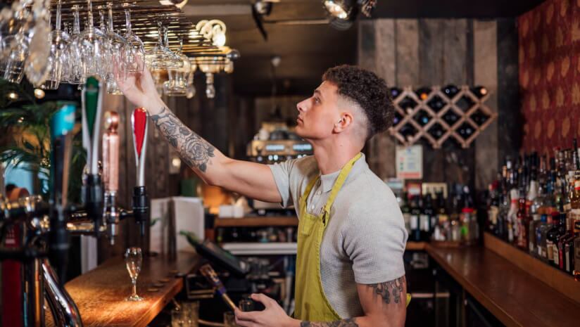 Wages-rise-as-vacancies-drop-in-the-hospitality-sector.jpg