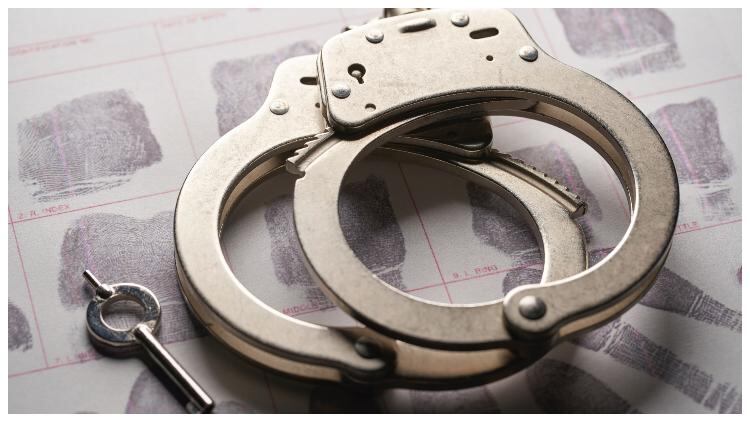 Licensee catches burglar red handed 