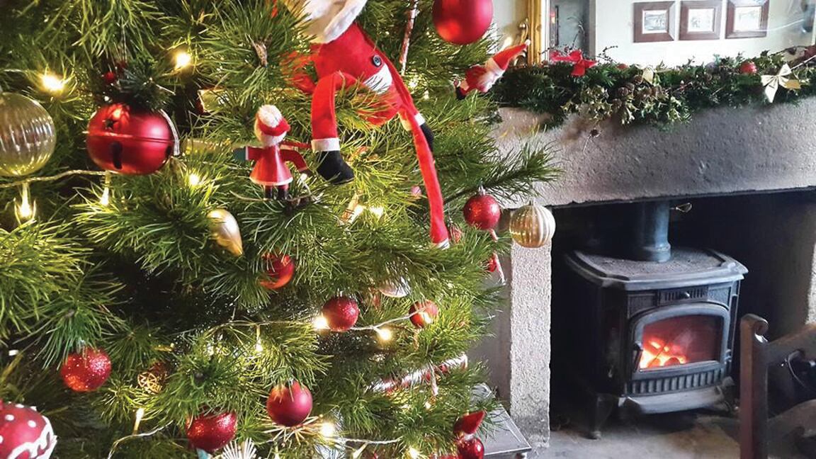 The-Parkers-Arms-festive-interior_Facebook.jpg