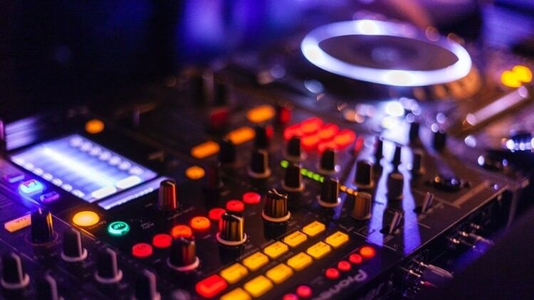 Will-nightclubs-reopen-again-after-coronavirus_wrbm_large.jpg