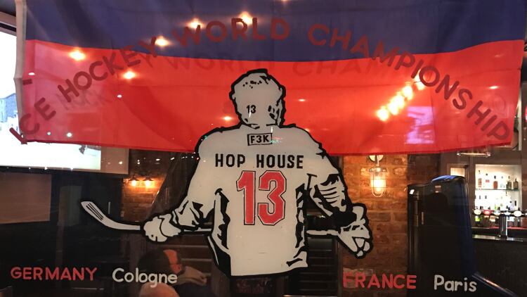 Case study: Watching the World Ice Hockey Championships at the Famous Three Kings 