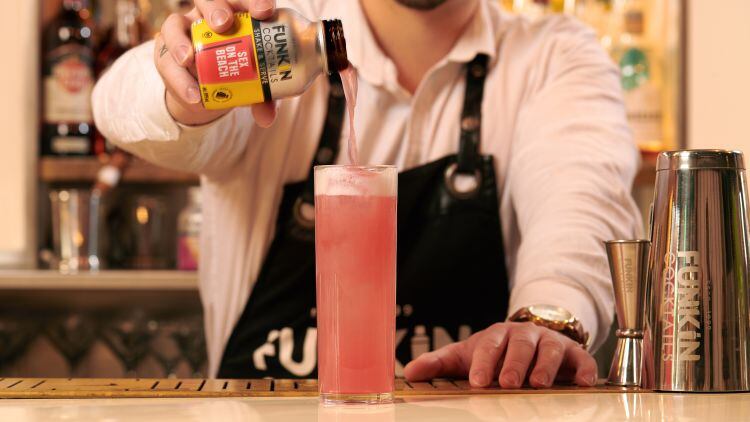 Shake.and.Serve.Sex.on.the.Beach.Pour.jpg