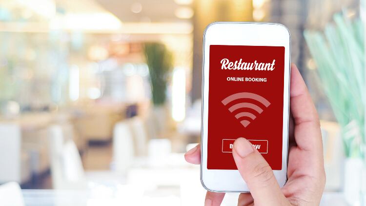 How can smartphone culture help pubs?