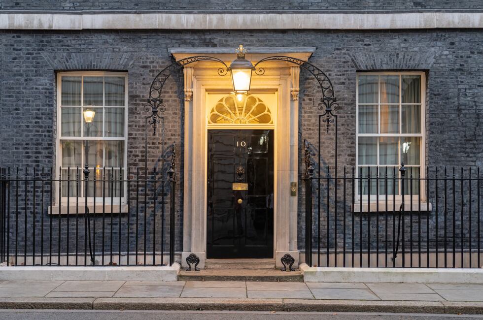 Council rejection: No. 10 vows to protect standing in pubs