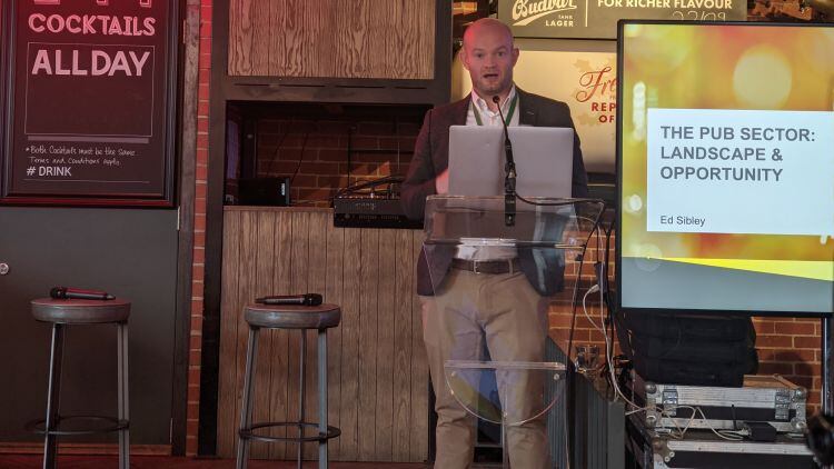 37 pubs and bars closed per week in 2020