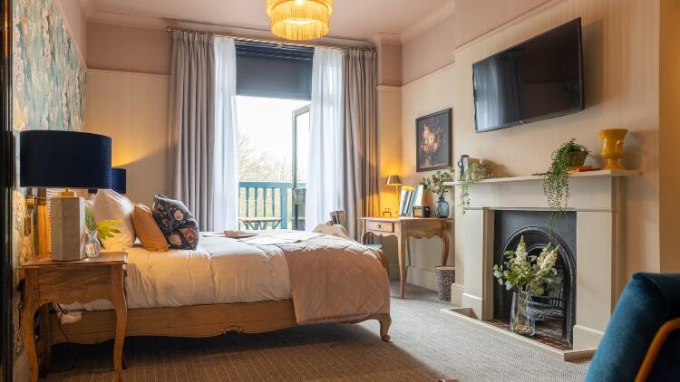 The-Crown-Chislehurst-has-seven-rooms.jpg