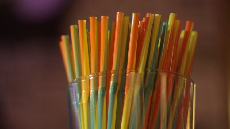 Plastic-straws-could-be-banned-by-October-2019.jpg