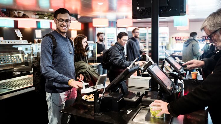 Manchester-bar-becomes-first-in-UK-to-accept-finger-vein-payments.jpg