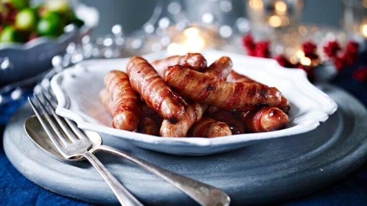 JDW back serving pigs in blankets again