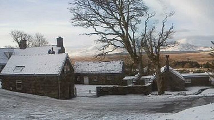 Fire-devastates-12th-century-Snowdonia-inn.jpg
