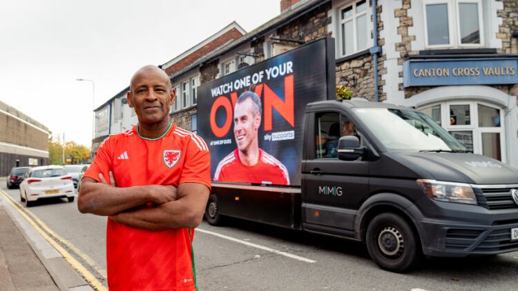 Sky AdVans bid to push footy fans into pubs