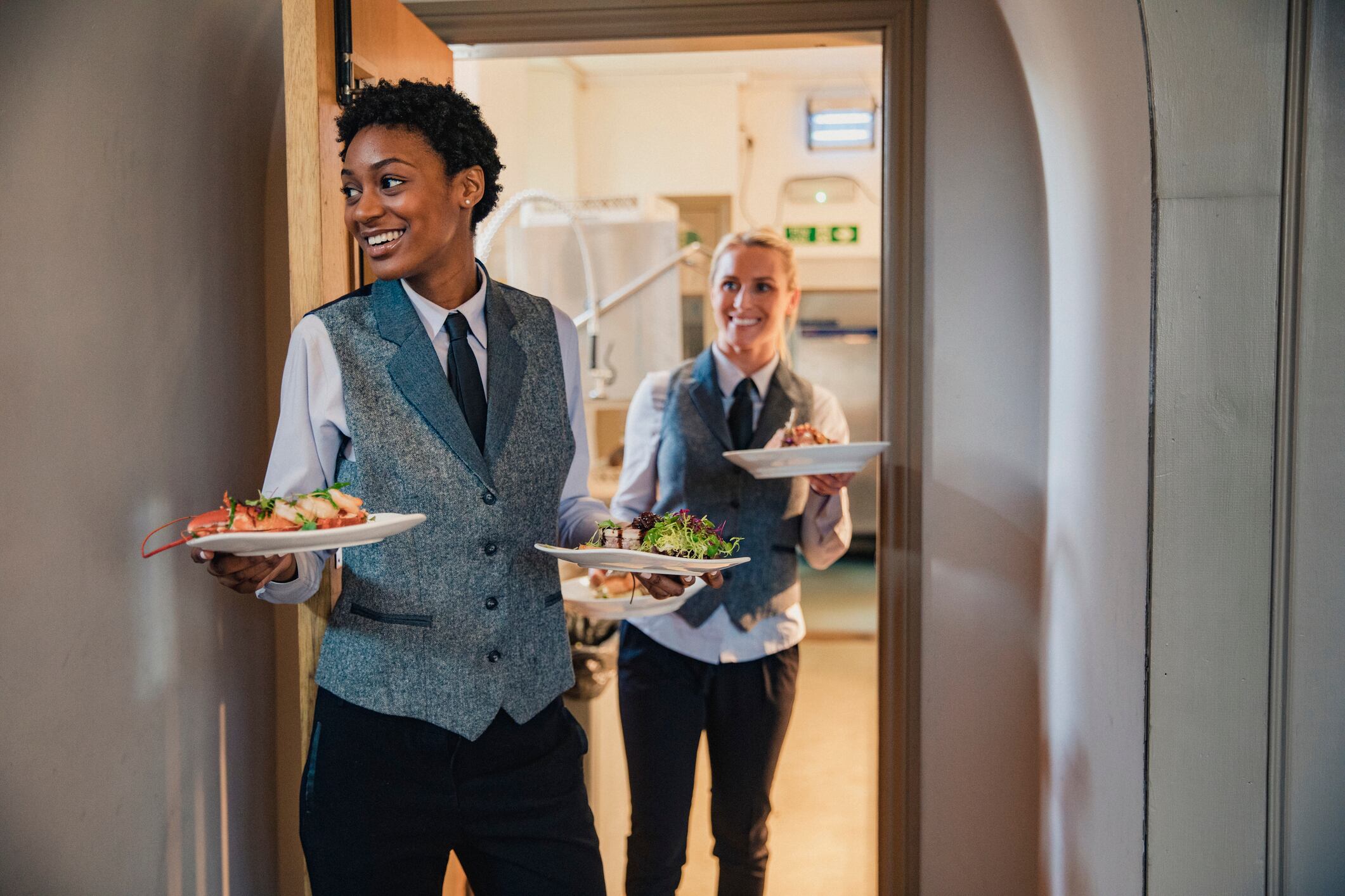Job vacancies in food service and accommodation fall