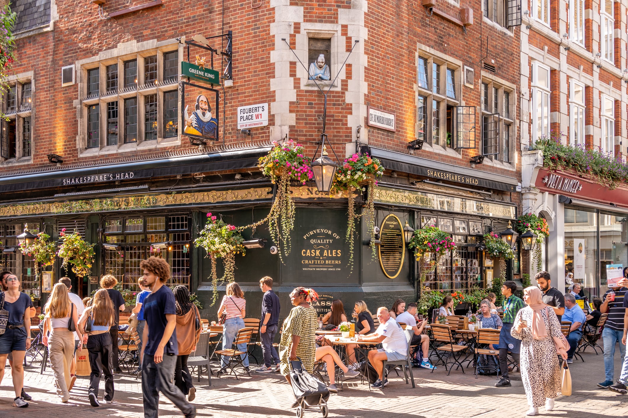 Sadiq Khan pledges £300k fund to boost London hospitality