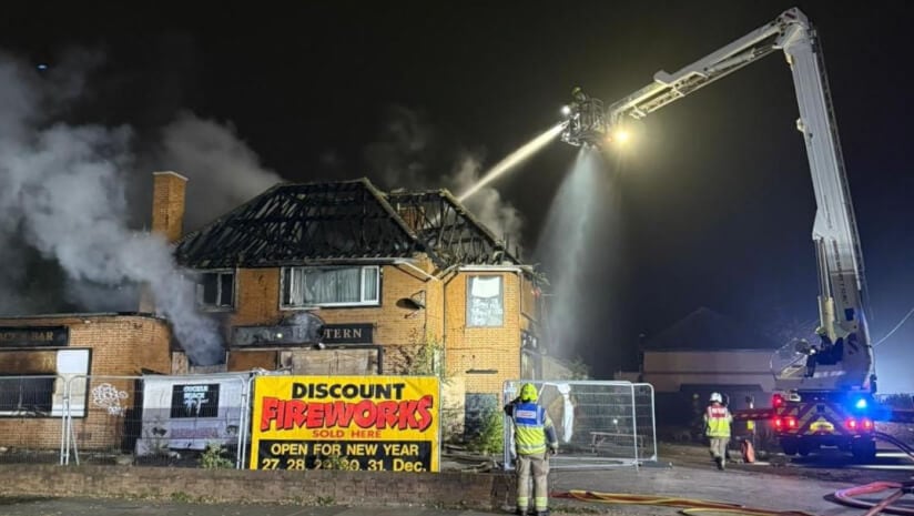 Fire-at-former-Jack-O-Lantern-pub-in-South-Ockendon.jpg