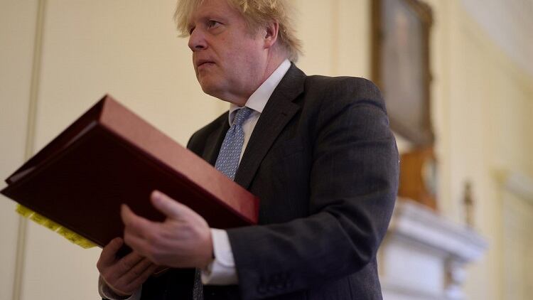 Pubs will reopen outdoors first with full reopening from 17 May, PM declares