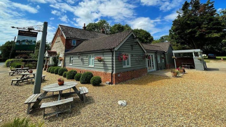 The-Duck-Inn-Stanhoe-Norfolk-Ben-and-Sarah-Handley-stepping-down.jpg
