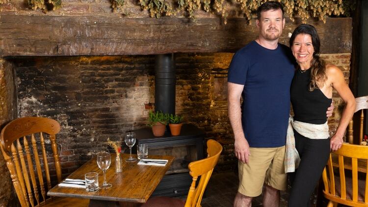 The-George-Inn-at-Newnham-has-history-and-character-inside-and-out.jpg