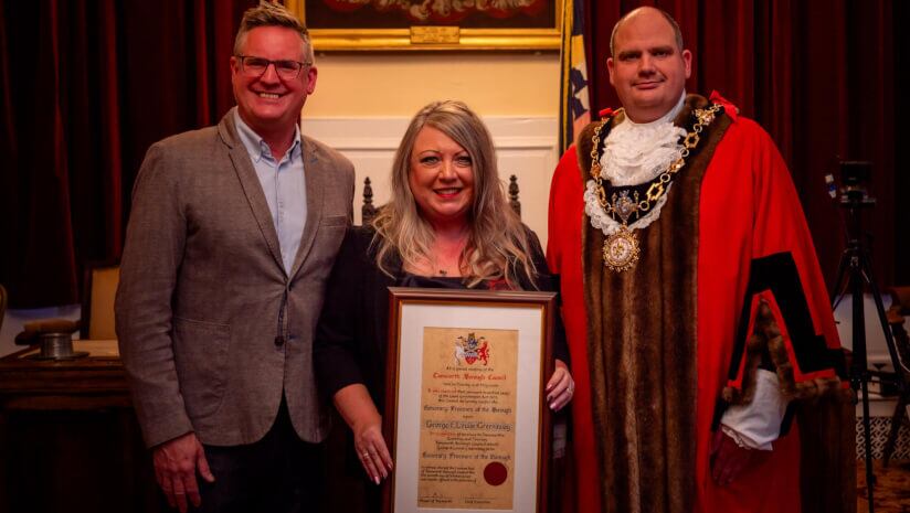 Tamworth-Tap-awarded-Freeman-of-the-Borough-by-council.jpg