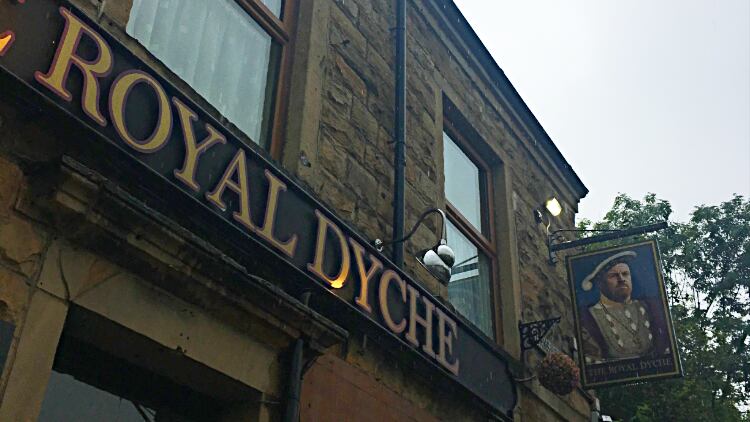 Pub offers shelter to residents evacuated in bomb scare