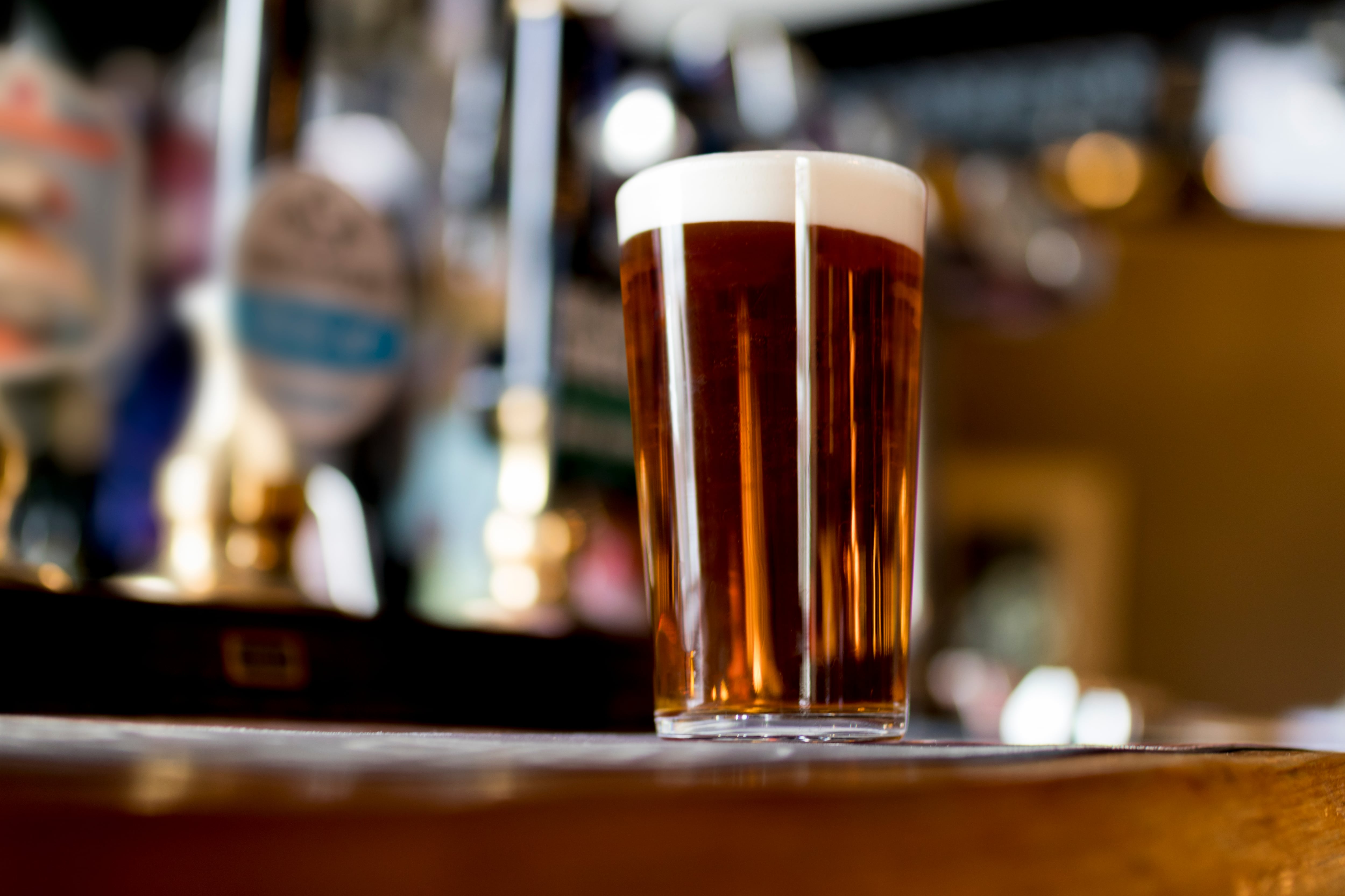 Consumer spending: Bar, pub and club spending dips 0.5% as consumers tighten budgets