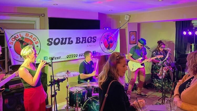 Live-music-white-hart.jpg