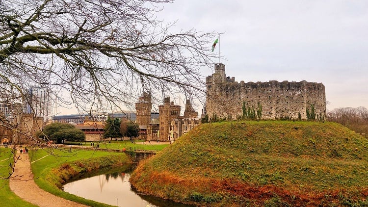 Welsh pubs subject to 'rule of 4' 