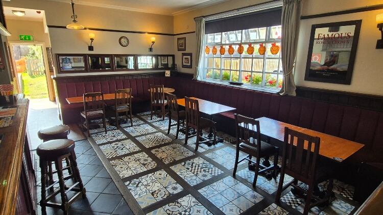Inside-bar-rose-crown.jpg