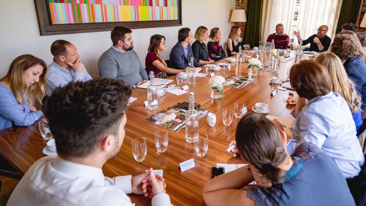 How to manage social media reviews