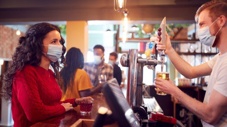 Why-don-t-people-have-to-wear-face-masks-in-pubs.jpg