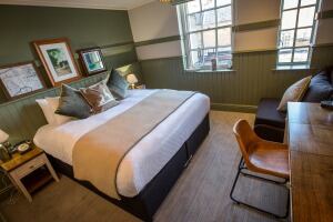 Young-s-bedroom-The-Windmill-Clapham.jpg
