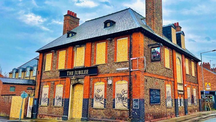 Greene King announces tenth Hive pub, Robinsons Brewery invests in 3 sites, Mayfair & Mersea Island venues open