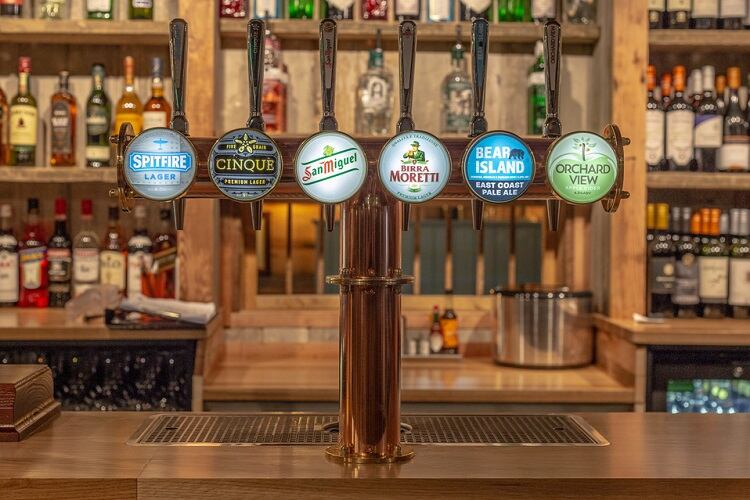 The-Boathouse-boasts-an-extensive-drinks-offer.jpg