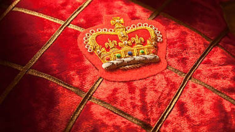 Queen searches for licensee to run royal estate pub